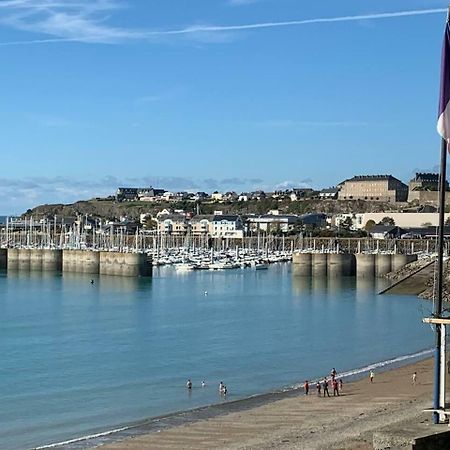 Les pieds dans l'eau accès direct à la plage ! Granville Exterior foto