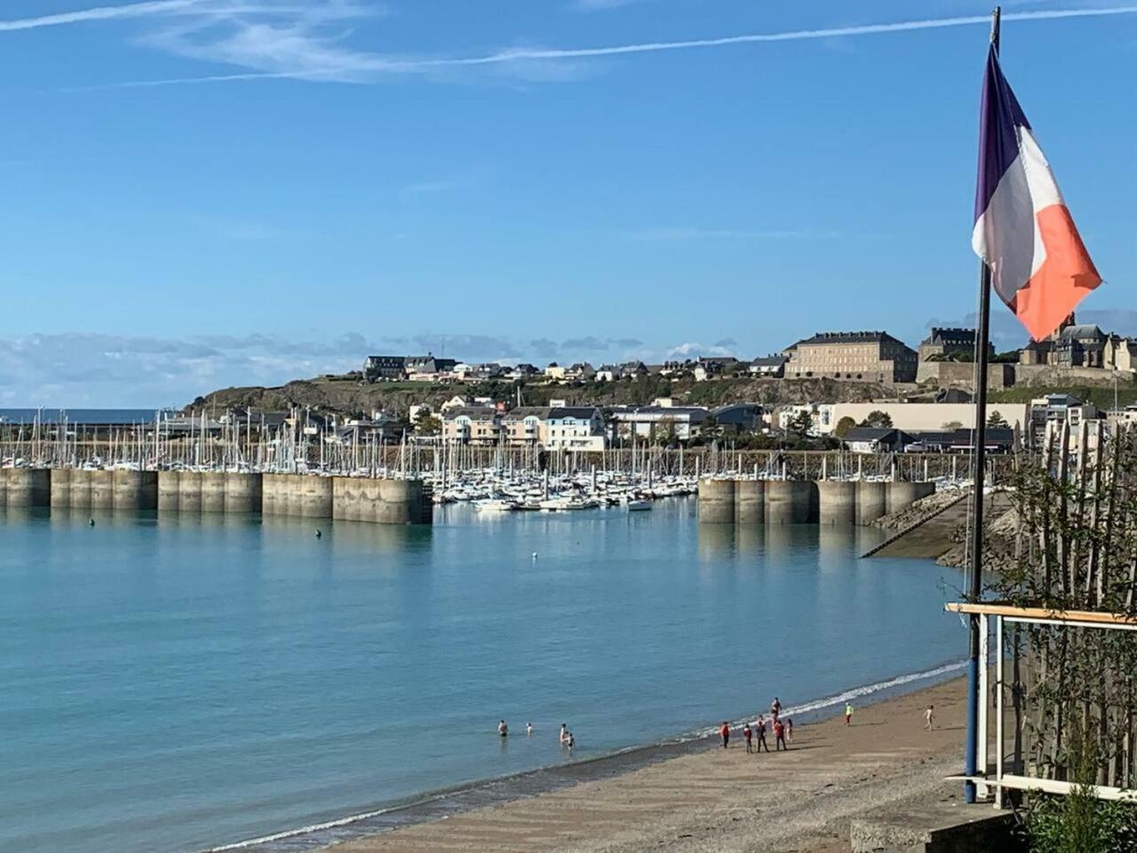 Les pieds dans l'eau accès direct à la plage ! Granville Exterior foto